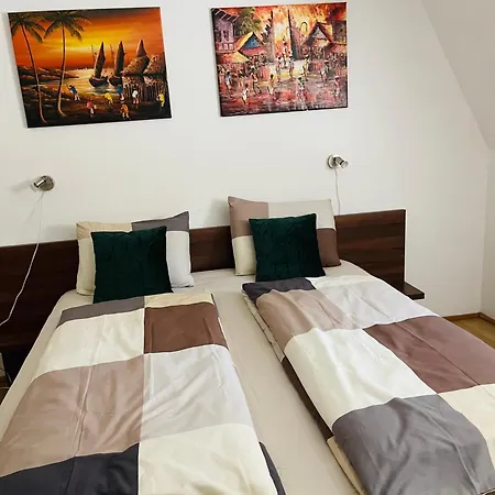 شقة Klebi's Apartmanhaz Balatonföldvár