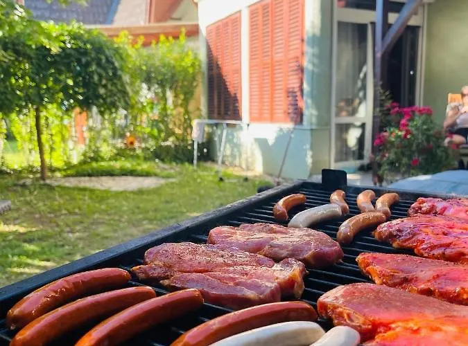 Lägenhet Klebi's Apartmanhaz Balatonföldvár