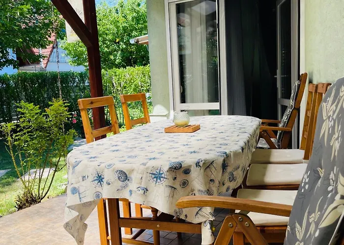 Lägenhet Klebi's Apartmanhaz Balatonföldvár