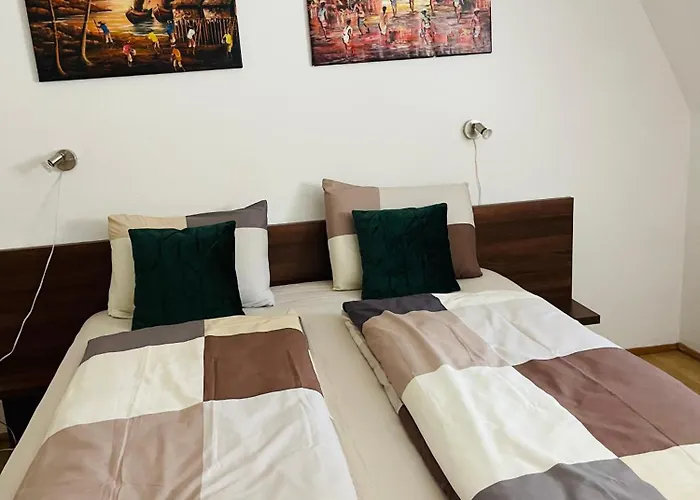 Lägenhet Klebi's Apartmanhaz Balatonföldvár