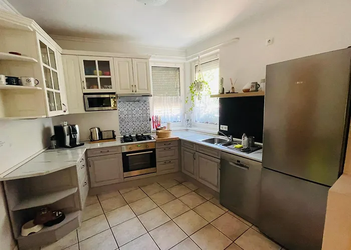 Lägenhet Klebi's Apartmanhaz